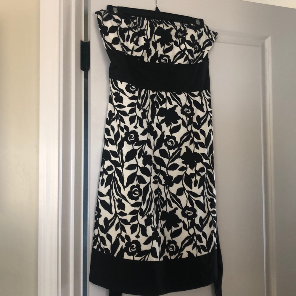 White House Black Market floral dress EUC